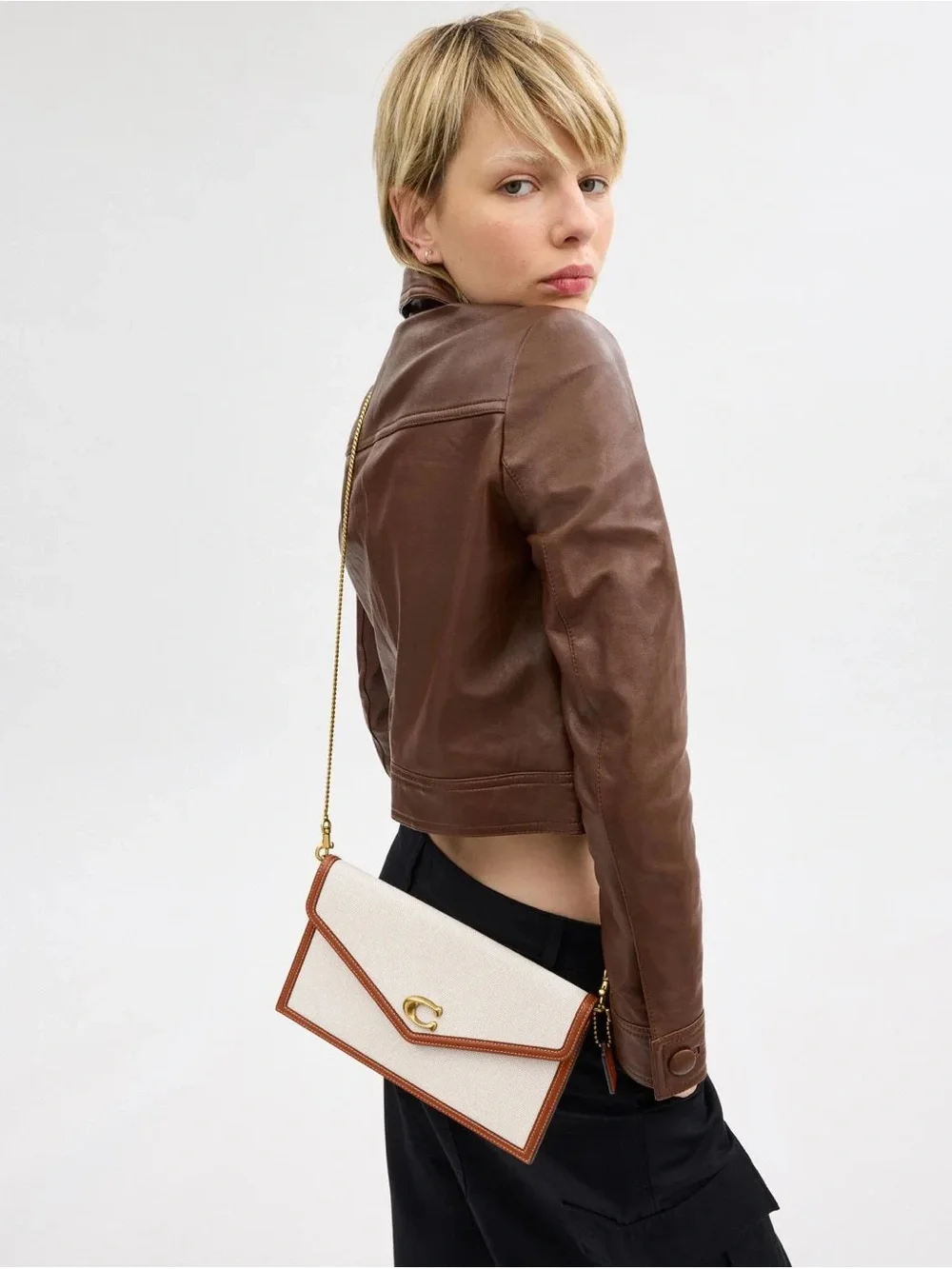 Coach Essential Small Leather Clutch Chain Crossbody Purse